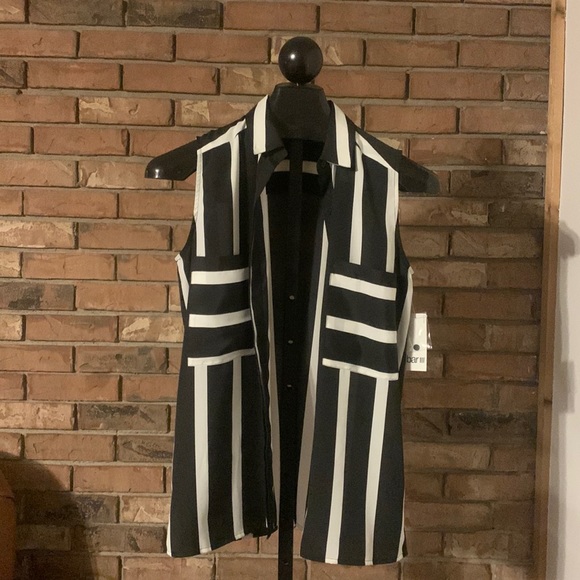 NWT Bar III size small Sleeveless Button Down Top Stripped Black and White - Picture 4 of 12